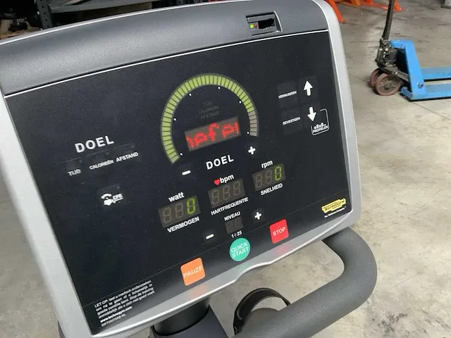 Technogym excite 500 led recline home trainer - afbeelding 3 van  5