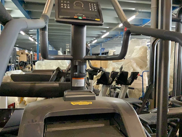 Technogym excite 700 led climber crosstrainer - afbeelding 5 van  6