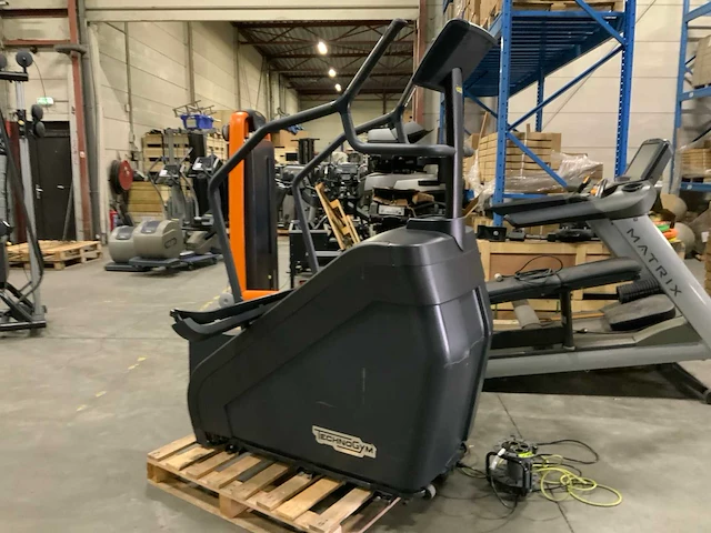 Technogym excite climbmill 700 led stepper - afbeelding 1 van  7