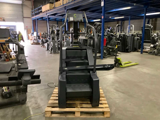 Technogym excite climbmill 700 led stepper - afbeelding 2 van  7