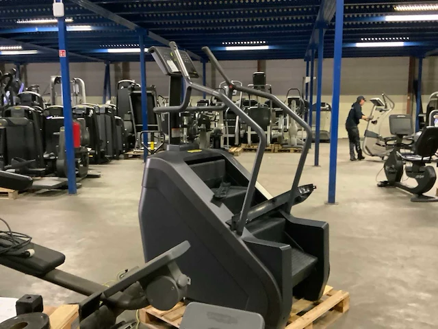 Technogym excite climbmill 700 led stepper - afbeelding 5 van  7