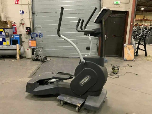 Technogym excite crossover 500 led crosstrainer - afbeelding 1 van  7