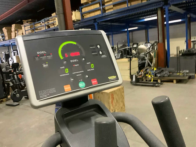 Technogym excite crossover 500 led crosstrainer - afbeelding 4 van  7