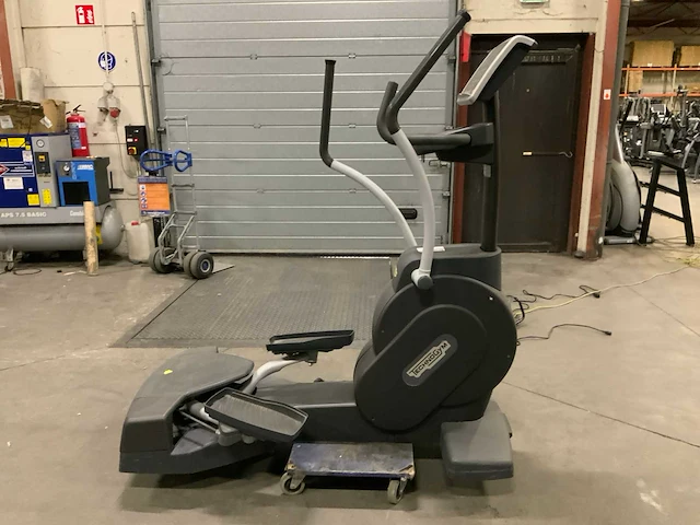 Technogym excite crossover 500 led crosstrainer - afbeelding 1 van  7