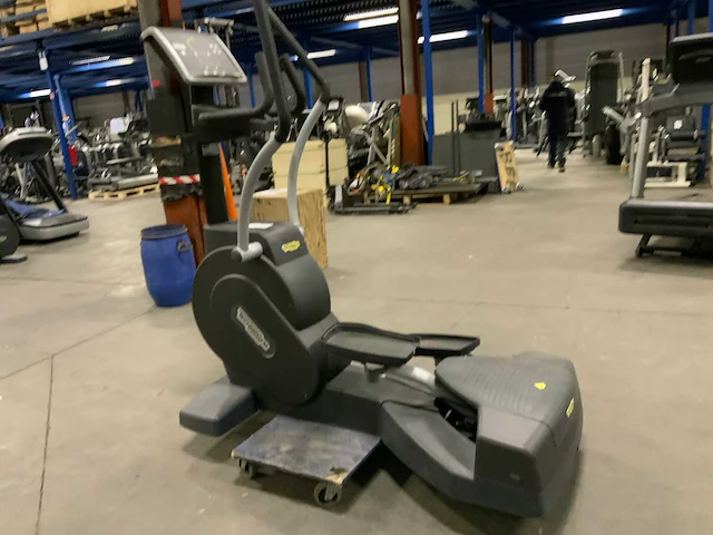 Technogym excite crossover 500 led crosstrainer - afbeelding 6 van  7