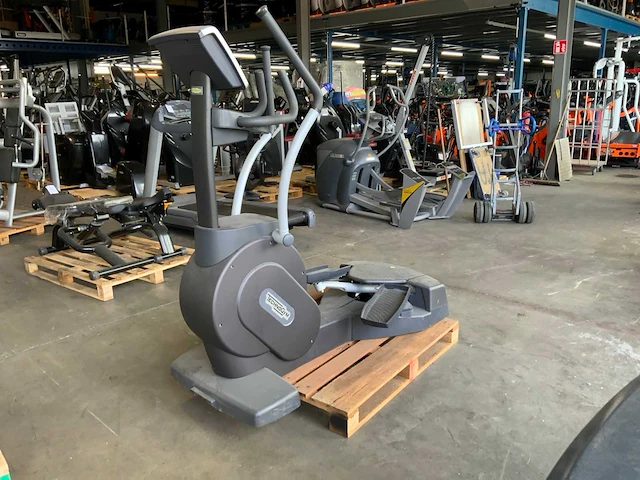 Technogym excite crossover 500 led crosstrainer - afbeelding 1 van  5