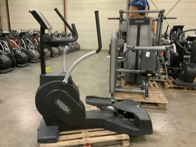 Technogym excite crossover 500 led crosstrainer - afbeelding 1 van  6