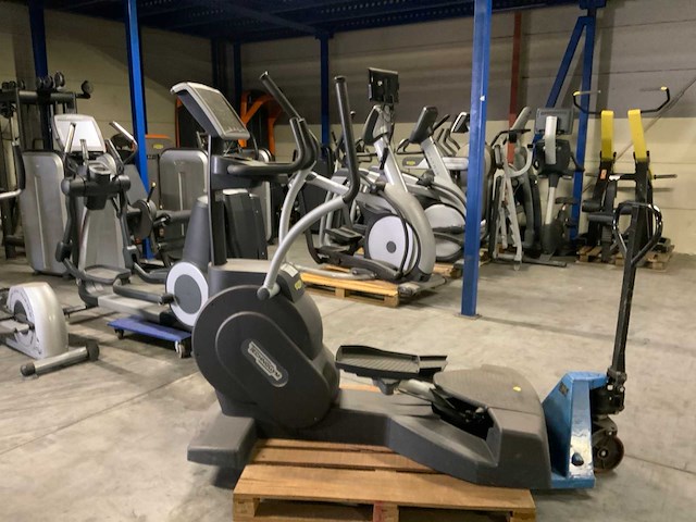 Technogym excite crossover 500 led crosstrainer - afbeelding 1 van  5