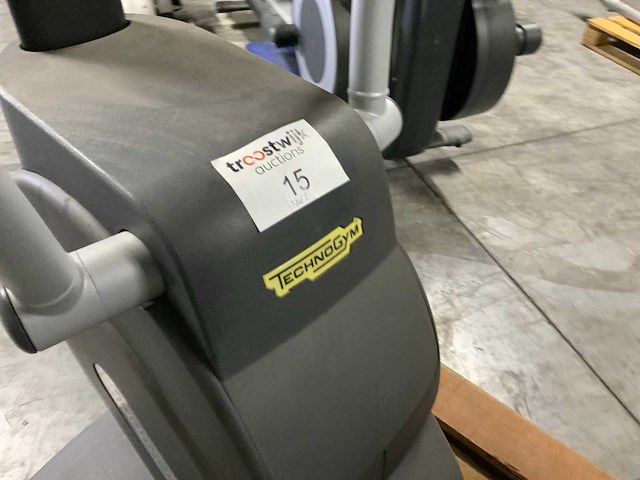 Technogym excite crossover 500 led crosstrainer - afbeelding 2 van  5