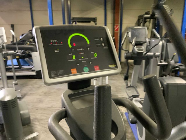 Technogym excite crossover 500 led crosstrainer - afbeelding 3 van  5