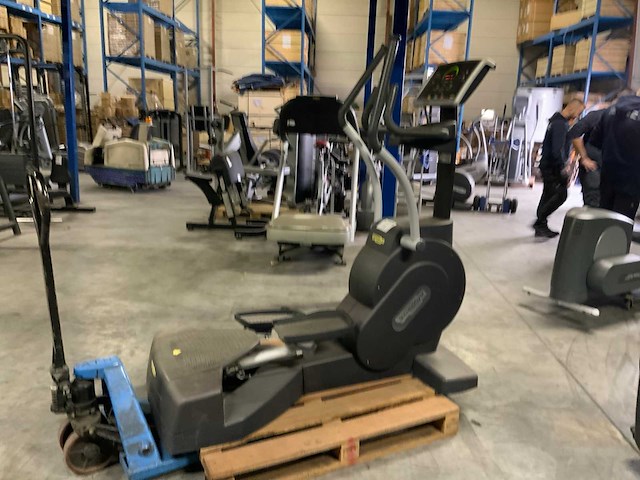Technogym excite crossover 500 led crosstrainer - afbeelding 4 van  5
