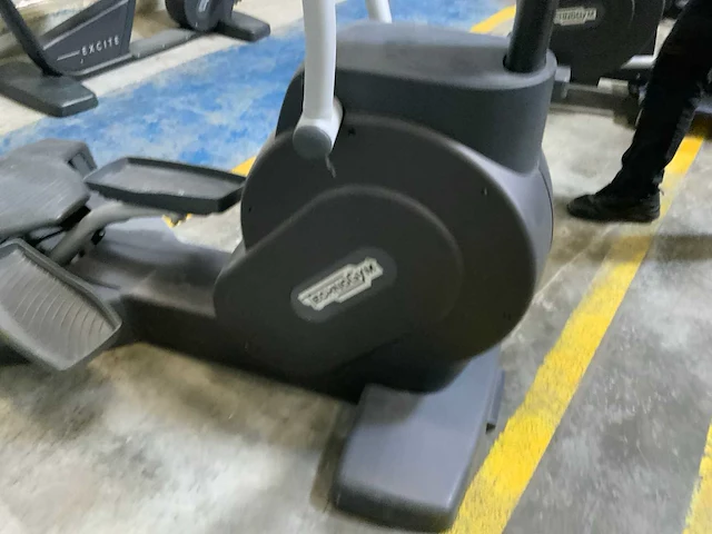 Technogym excite crossover 500led crosstrainer - afbeelding 3 van  5