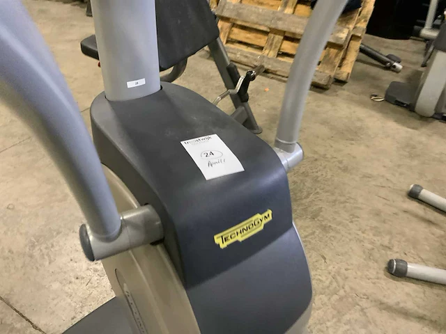 Technogym excite crossover 700 led crosstrainer - afbeelding 3 van  5