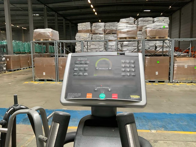 Technogym excite crossover 700 led crosstrainer - afbeelding 3 van  5