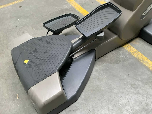 Technogym excite crossover 700 led crosstrainer - afbeelding 4 van  5