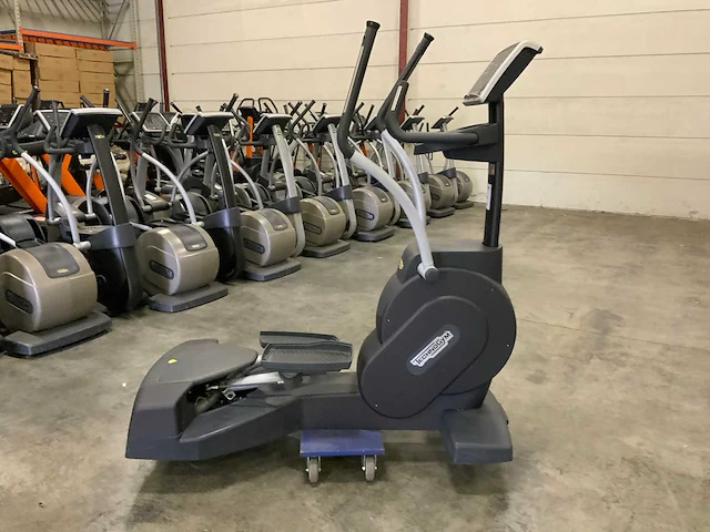 Technogym excite crossover 700 led crosstrainer - afbeelding 2 van  6
