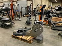 Technogym excite crossover 700 led crosstrainer - afbeelding 1 van  7