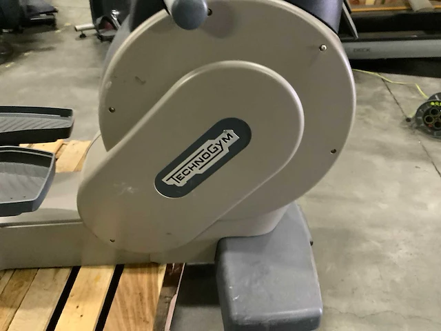 Technogym excite crossover 700 led crosstrainer - afbeelding 3 van  7