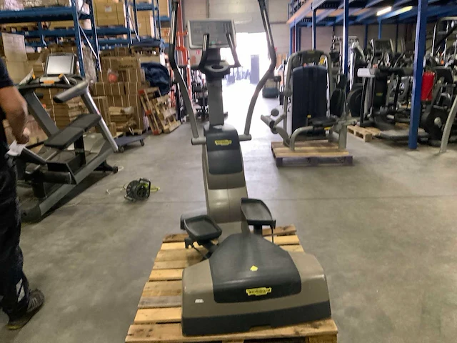Technogym excite crossover 700 led crosstrainer - afbeelding 4 van  7