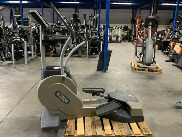 Technogym excite crossover 700 led crosstrainer - afbeelding 7 van  7