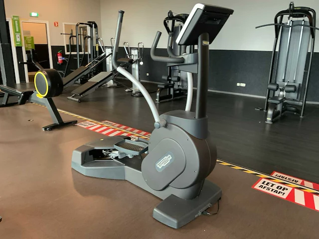Technogym excite crossover 700 visioweb crosstrainer - afbeelding 1 van  5