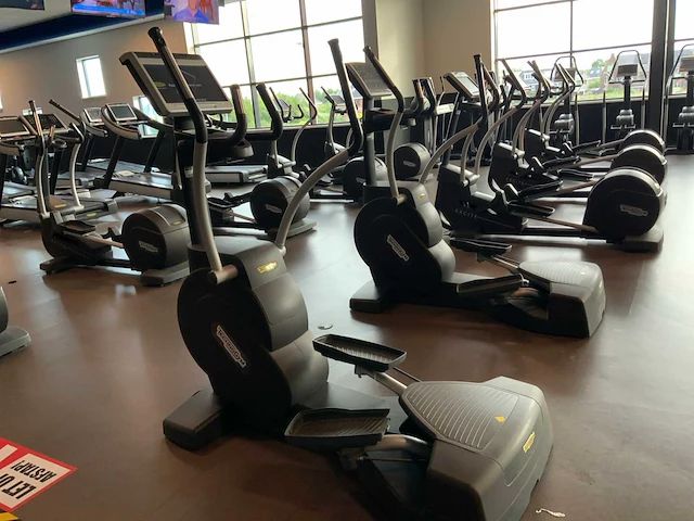 Technogym excite crossover 700 visioweb crosstrainer - afbeelding 2 van  5