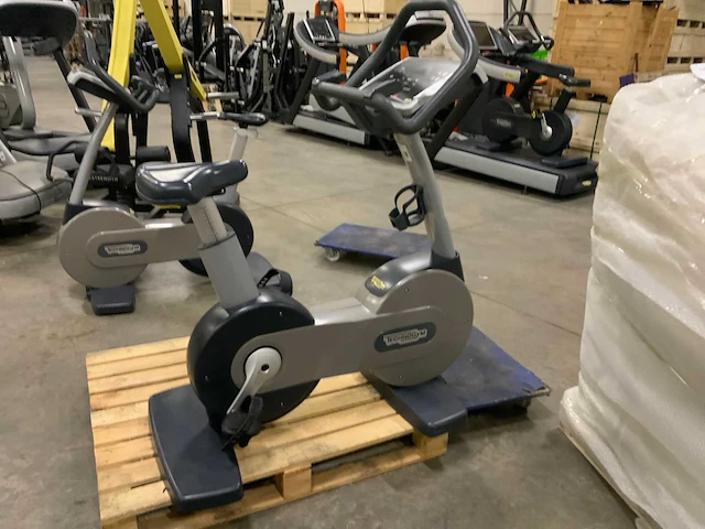 Technogym excite new bike 500 led home trainer - afbeelding 1 van  6