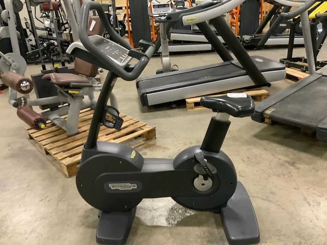 Technogym excite new bike 500 led home trainer - afbeelding 1 van  5