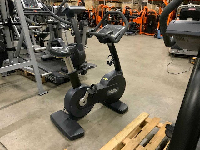 Technogym excite new bike 500 led home trainer - afbeelding 1 van  5
