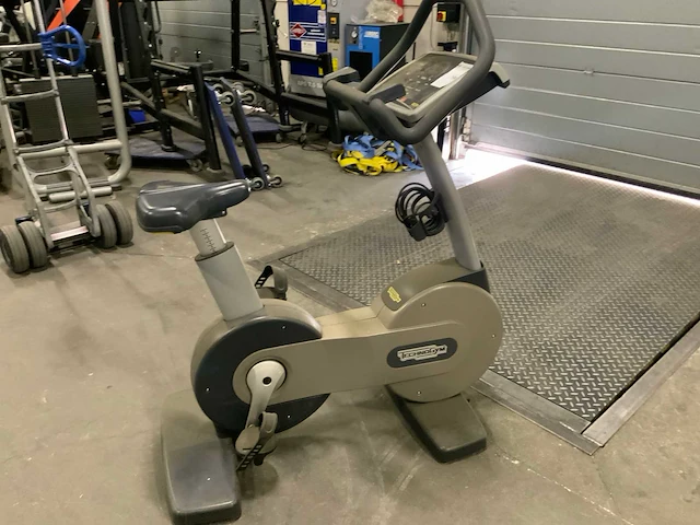 Technogym excite+ new bike 500led home trainer - afbeelding 1 van  5