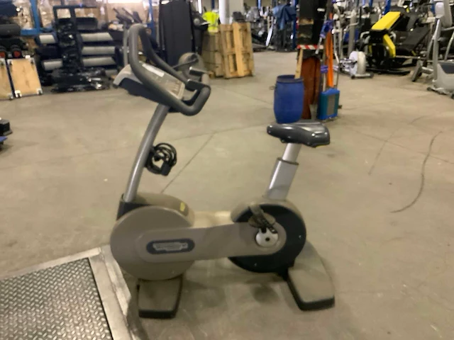 Technogym excite+ new bike 500led home trainer - afbeelding 3 van  5