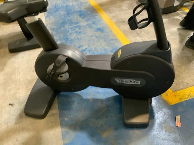 Technogym excite new bike 500led home trainer - afbeelding 6 van  6