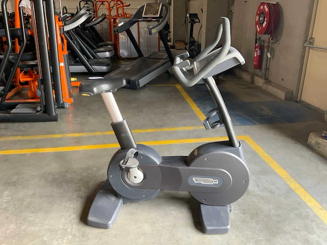 Technogym excite new bike 500led home trainer - afbeelding 1 van  6
