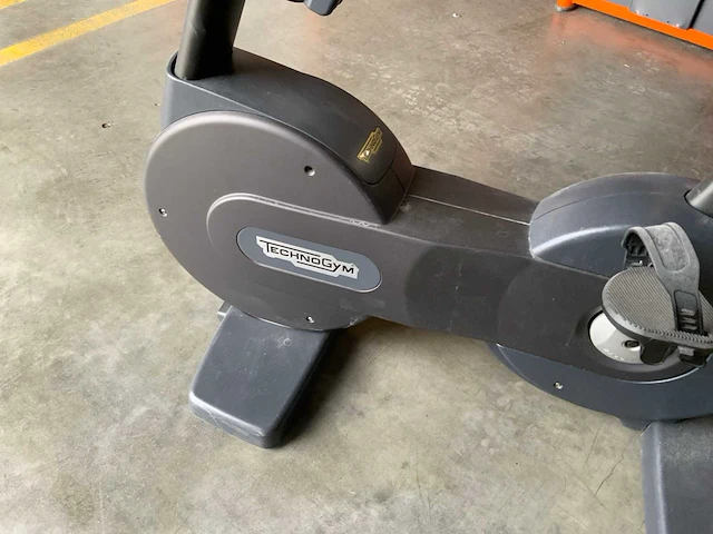 Technogym excite new bike 500led home trainer - afbeelding 6 van  6