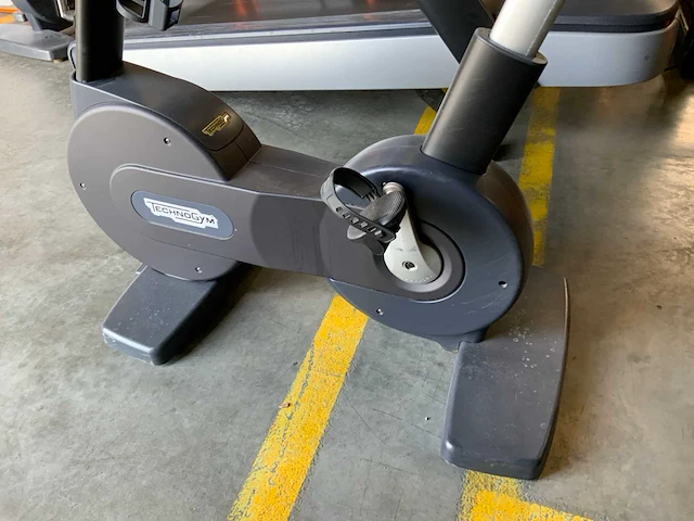 Technogym excite new bike 500led home trainer - afbeelding 5 van  5