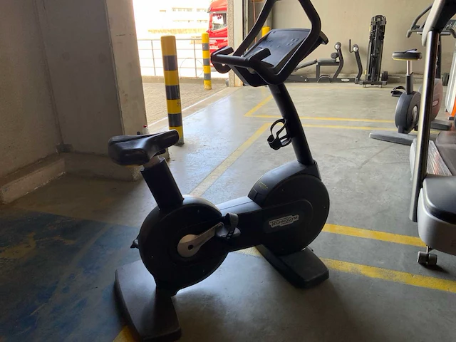 Technogym excite new bike 500led home trainer - afbeelding 3 van  4