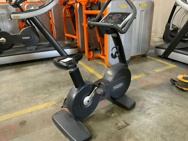 Technogym excite new bike 500led home trainer - afbeelding 5 van  6