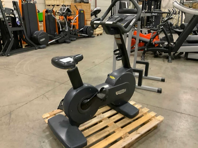 Technogym excite new bike 700 led home trainer - afbeelding 1 van  4