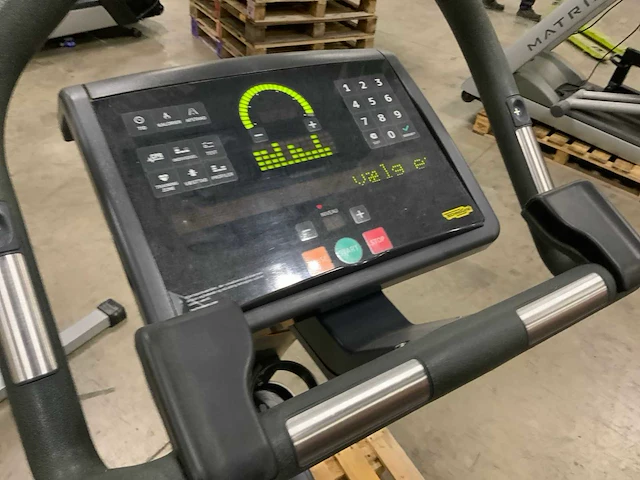 Technogym excite new bike 700 led home trainer - afbeelding 3 van  4
