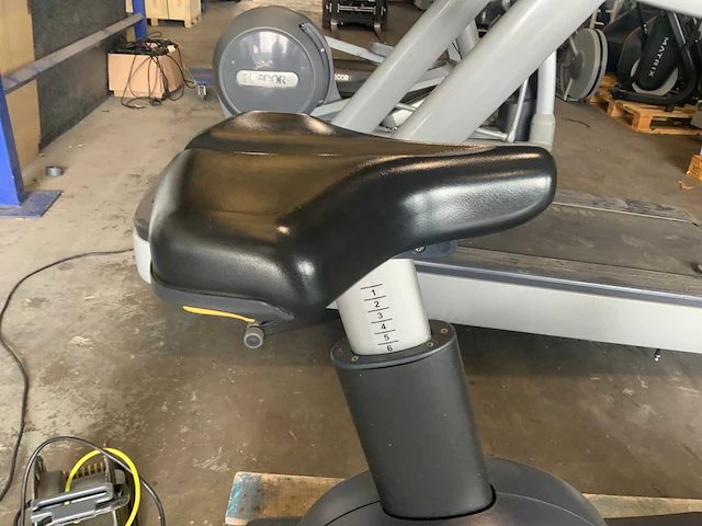 Technogym excite+ new bike 700 visioweb home trainer - afbeelding 3 van  7
