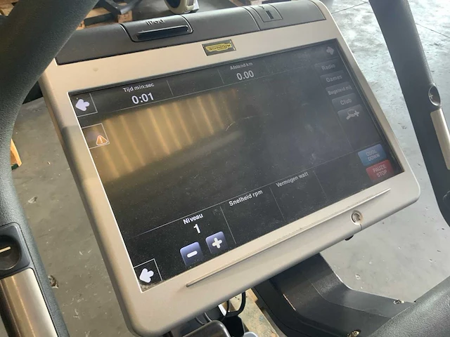 Technogym excite+ new bike 700 visioweb home trainer - afbeelding 7 van  7