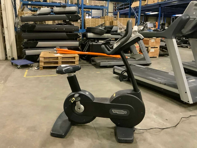 Technogym excite new bike 700 visioweb home trainer - afbeelding 6 van  7