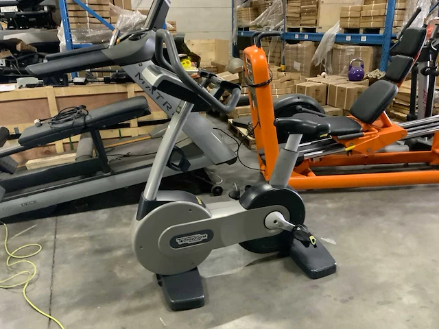 Technogym excite new bike uprightbike home trainer - afbeelding 1 van  6