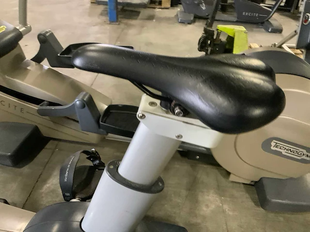 Technogym excite new bike uprightbike home trainer - afbeelding 2 van  5