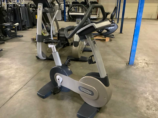 Technogym excite new bike uprightbike home trainer - afbeelding 5 van  5