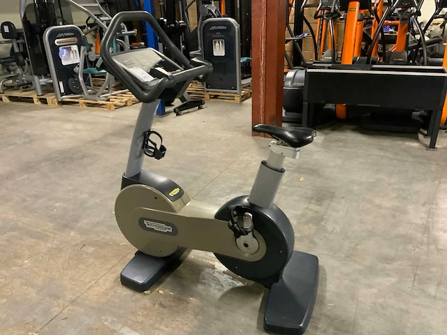 Technogym excite new bike uprightbike home trainer - afbeelding 1 van  6