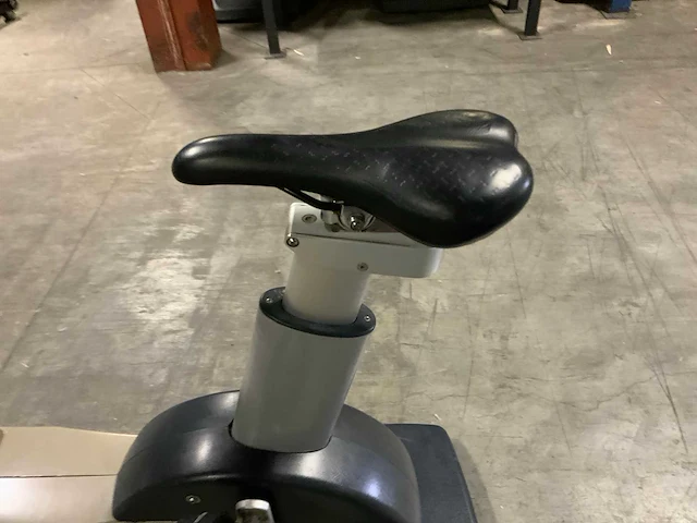 Technogym excite new bike uprightbike home trainer - afbeelding 2 van  6