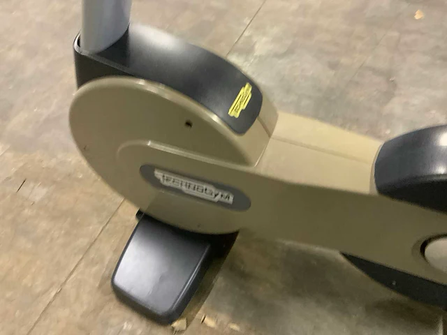 Technogym excite new bike uprightbike home trainer - afbeelding 3 van  6