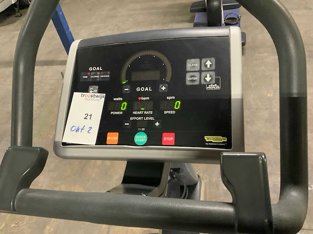 Technogym excite new bike uprightbike home trainer - afbeelding 6 van  6