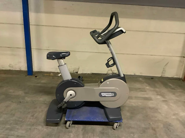 Technogym excite new bike uprightbike home trainer - afbeelding 1 van  5